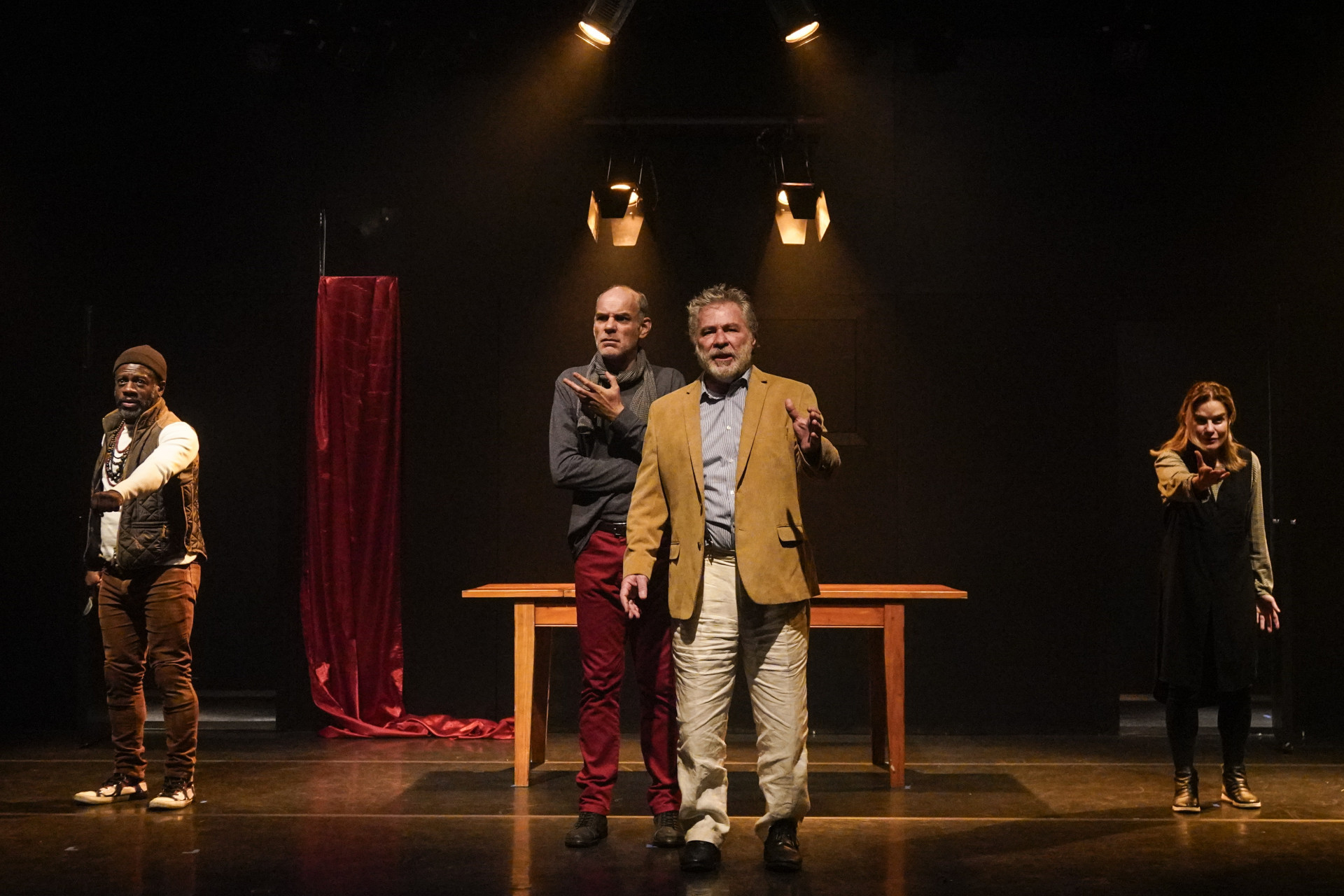 Leopoldo Pacheco em cena na peça 'Sangue' - Heloisa Bortz / Divulgação