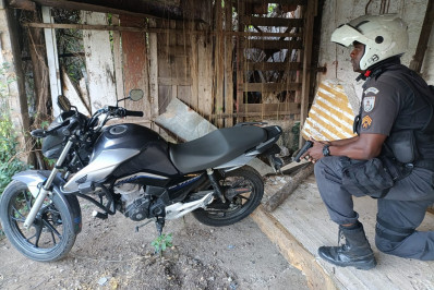 PM recupera moto furtada em Três Rios
