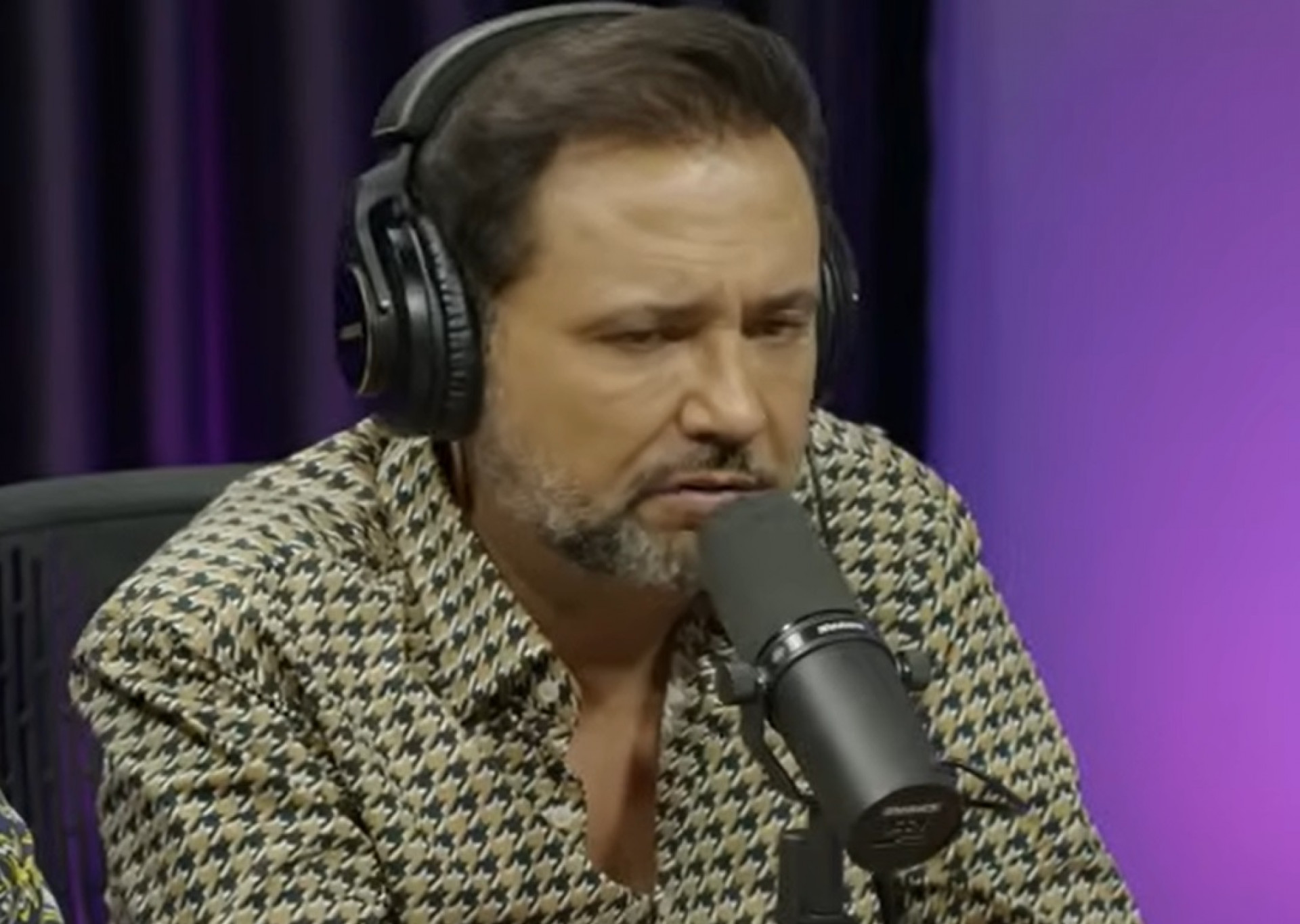 Geraldo Luís durante o podcast 'Papagaio Falante' - Reprodução do Instagram