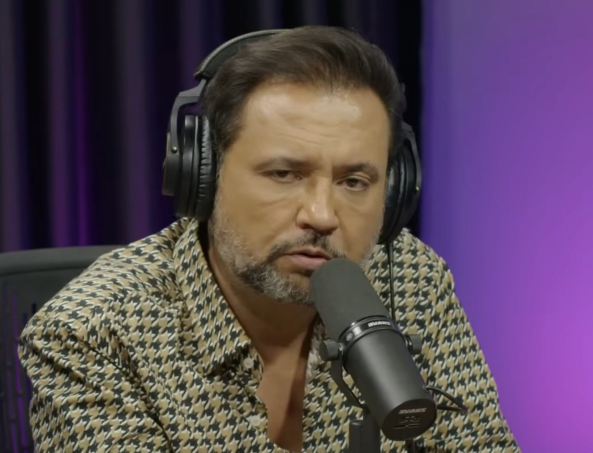 Geraldo Luís durante o podcast 'Papagaio Falante' - Reprodução do Instagram