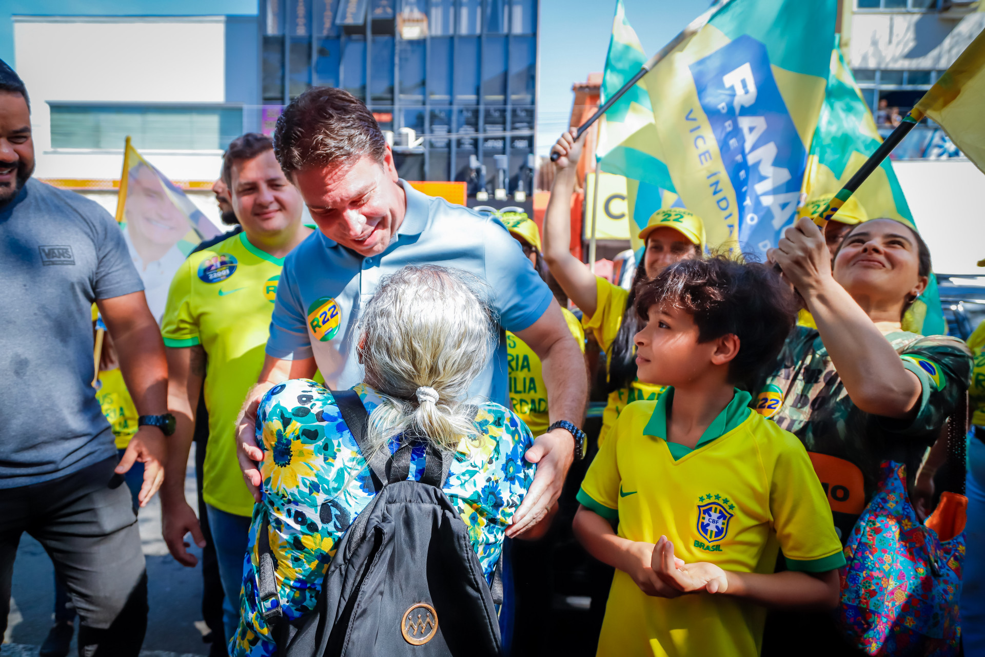 Alexandre Ramagem (PL) se encontrou com eleitores em Bonsucesso, na Zona Norte do Rio - Divulgação