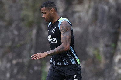Júnior Santos terá muita concorrência para recuperar titularidade no Botafogo