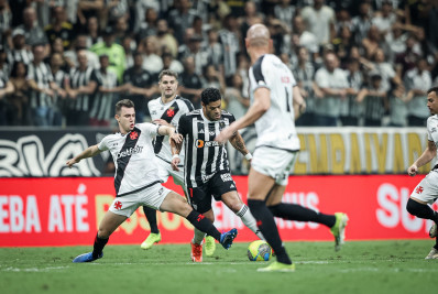 Vasco sofre virada relâmpago e perde para o Atlético pela ida da semi da Copa do Brasil