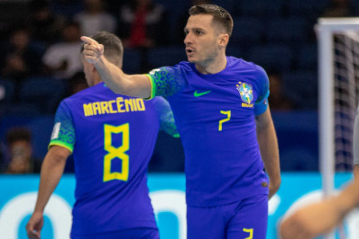 Brasil vence Ucrânia de virada e vai à final da Copa do Mundo de Futsal