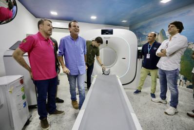 Paes visita clínica da família na Rocinha e promete mais seis unidades na cidade