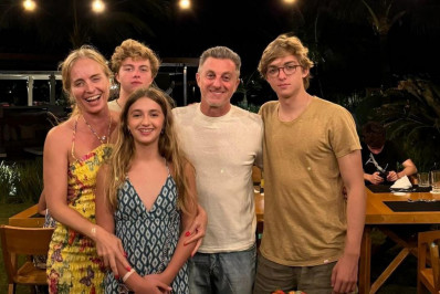 Luciano Huck e Angélica aproveitam viagem pela Indonésia com os filhos
