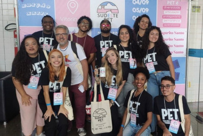 Campus Nilópolis do IFRJ marcou presença no Sudeste PET em Vitória (ES)