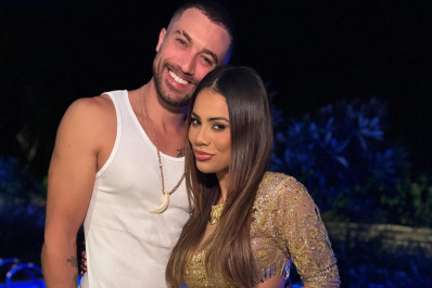 Noiva, Lexa posa com Ricardo Vianna e comemora quase um ano de romance