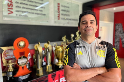 Flamengo informa a saída do técnico Cleber dos Santos, campeão da Libertadores sub-20