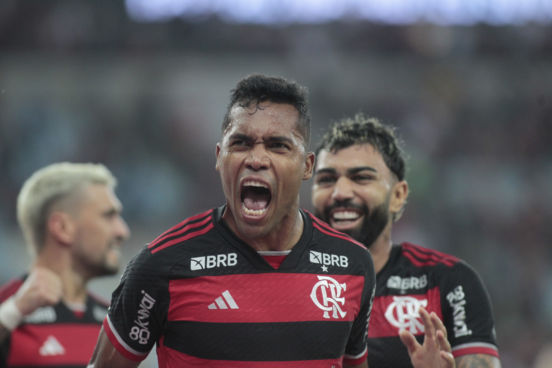 Alex Sandro foi eleito o melhor jogador do Flamengo em vota&ccedil;&atilde;o da torcida ap&oacute;s o confronto - Reginaldo Pimenta / Ag&ecirc;ncia O Dia