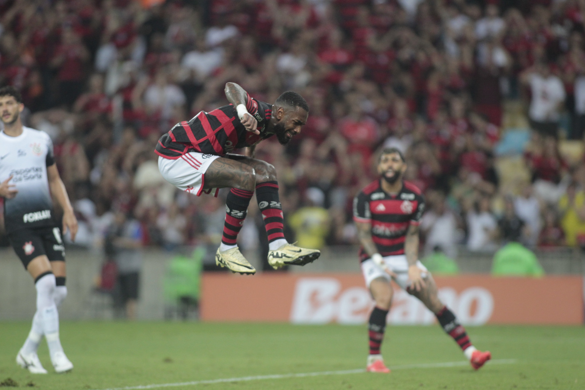 Gerson, do Flamengo, em ação no jogo diante do Corinthians
 - Reginaldo Pimenta / Agencia O Dia