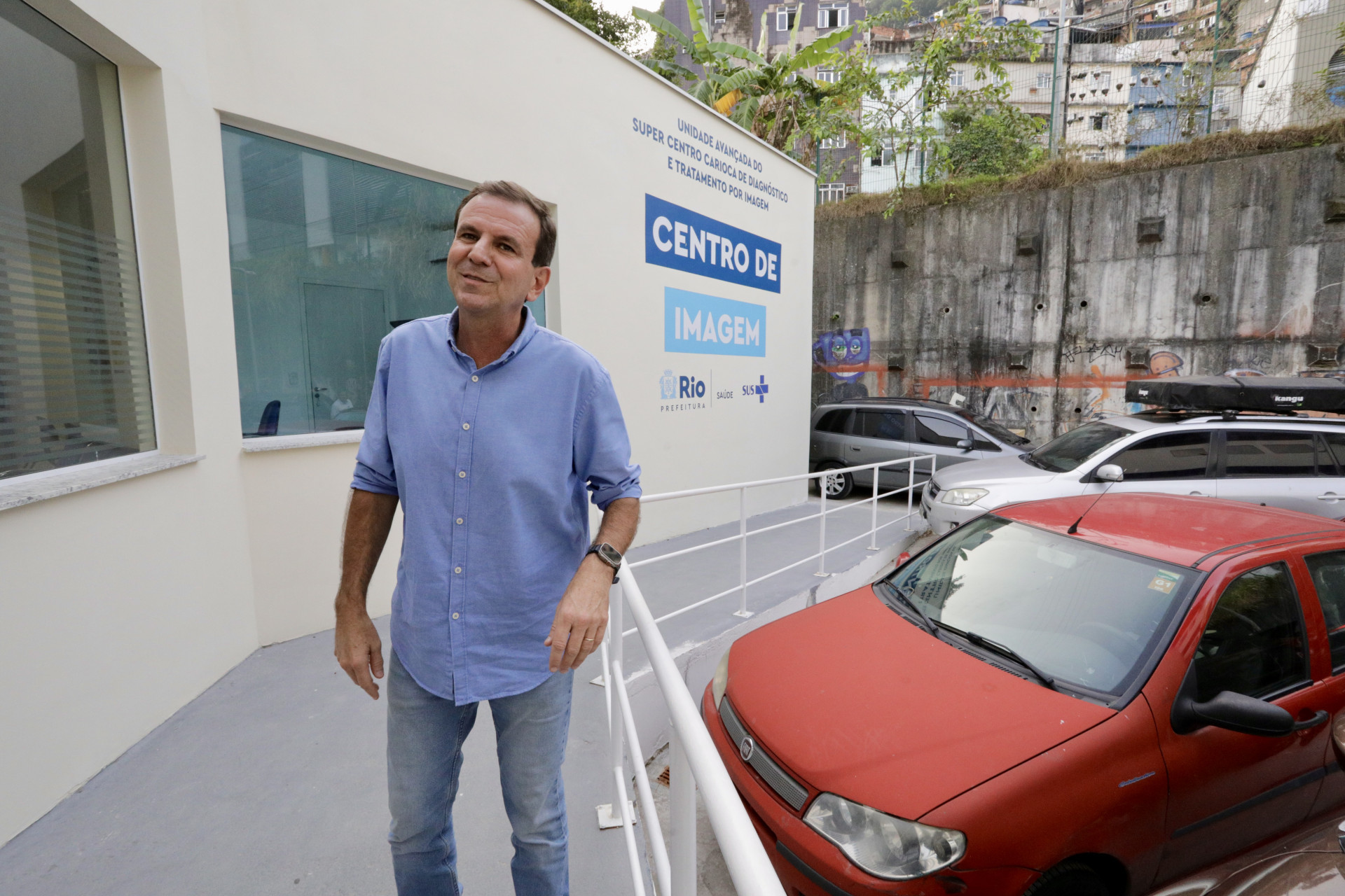 Eduardo Paes visita clínica da família na Rocinha, na Zona Sul do Rio, nesta quarta-feira (2) - Divulgação