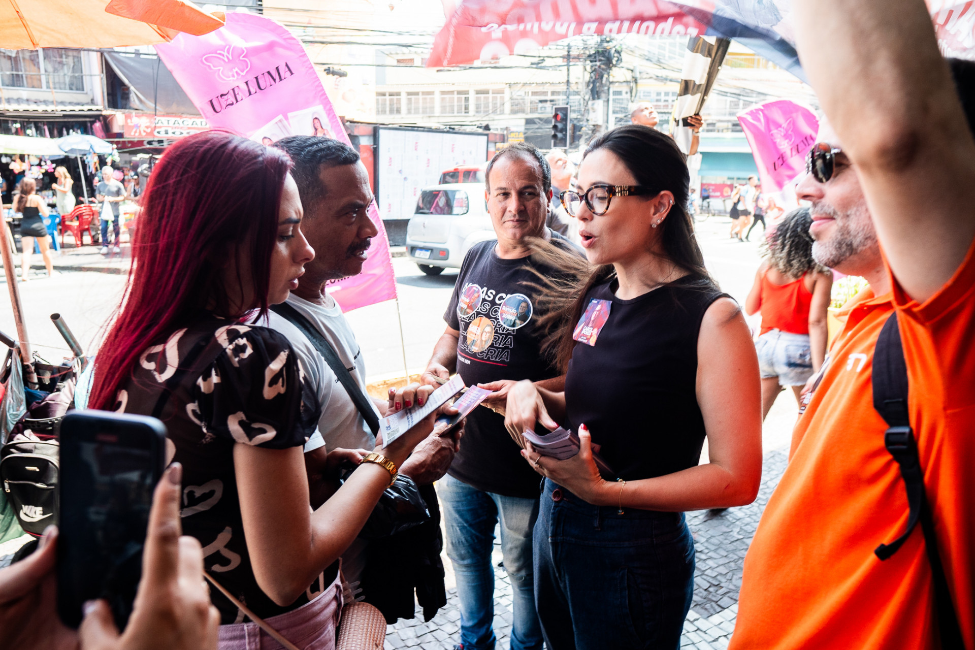 Carol Sponza caminhou pelas ruas de Madureira, na Zona Norte do Rio, nesta quarta-feira (2) - Divulgação