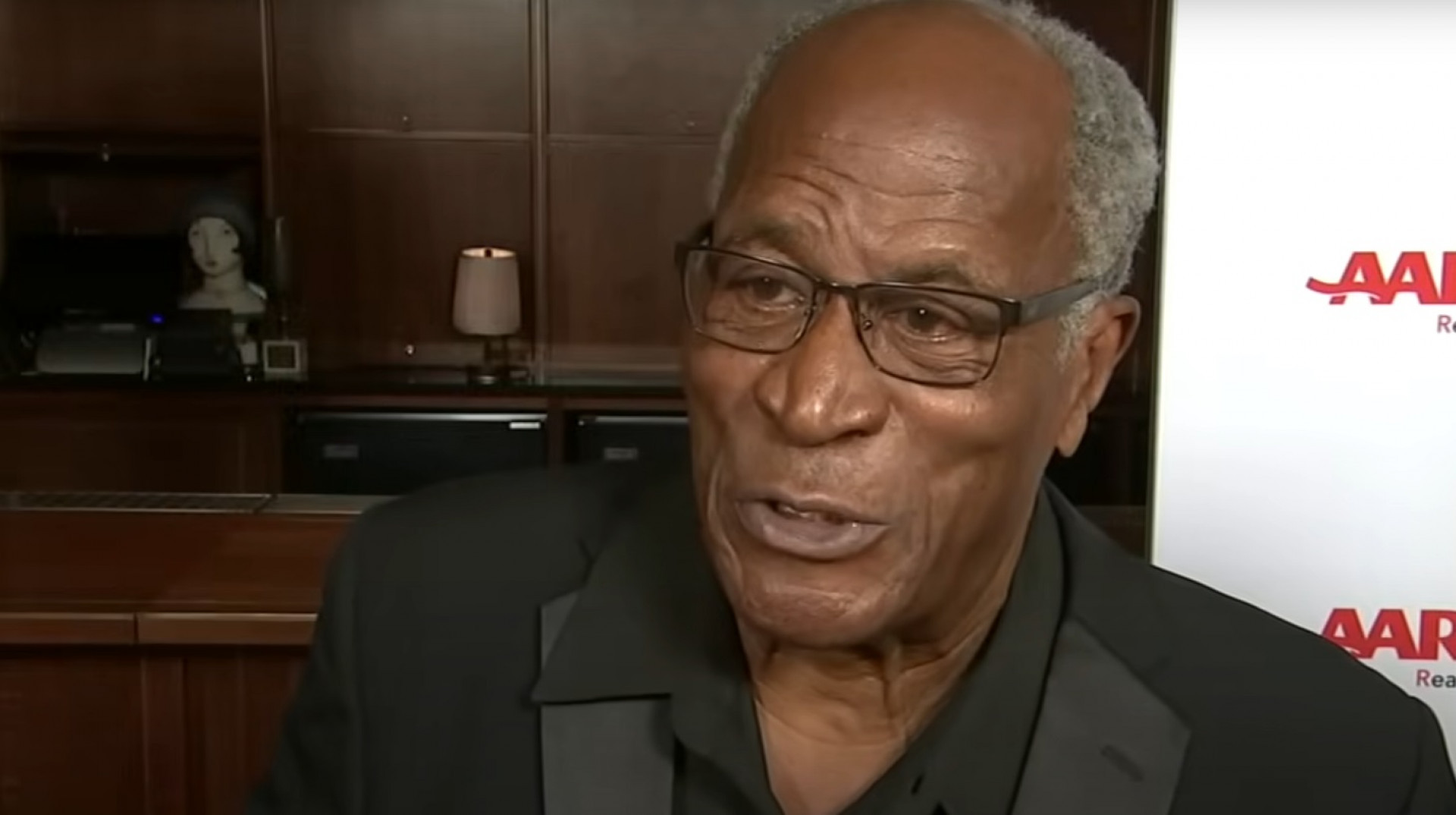 John Amos era ator e tentou ser jogador de futebol americano - Reprodução / YouTube