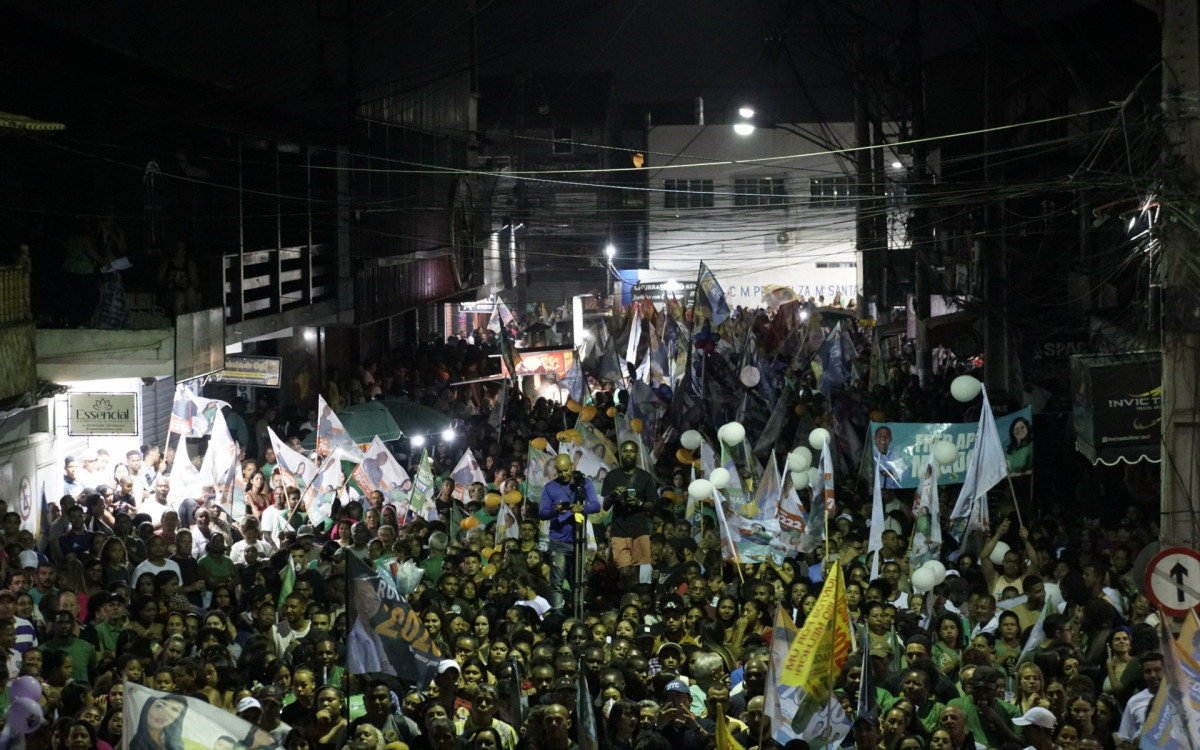 Comício de Magdala e Léo Mendes reúne multidão