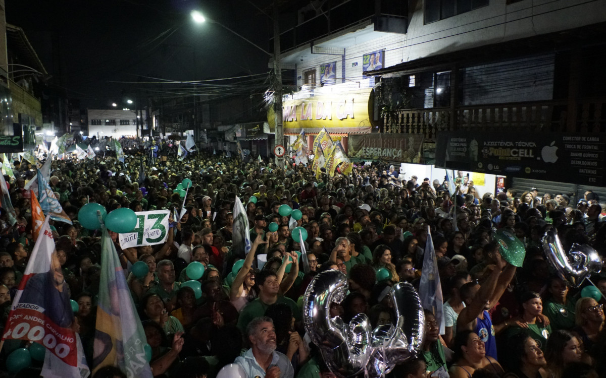 Comício de Magdala e Léo Mendes reúne multidão