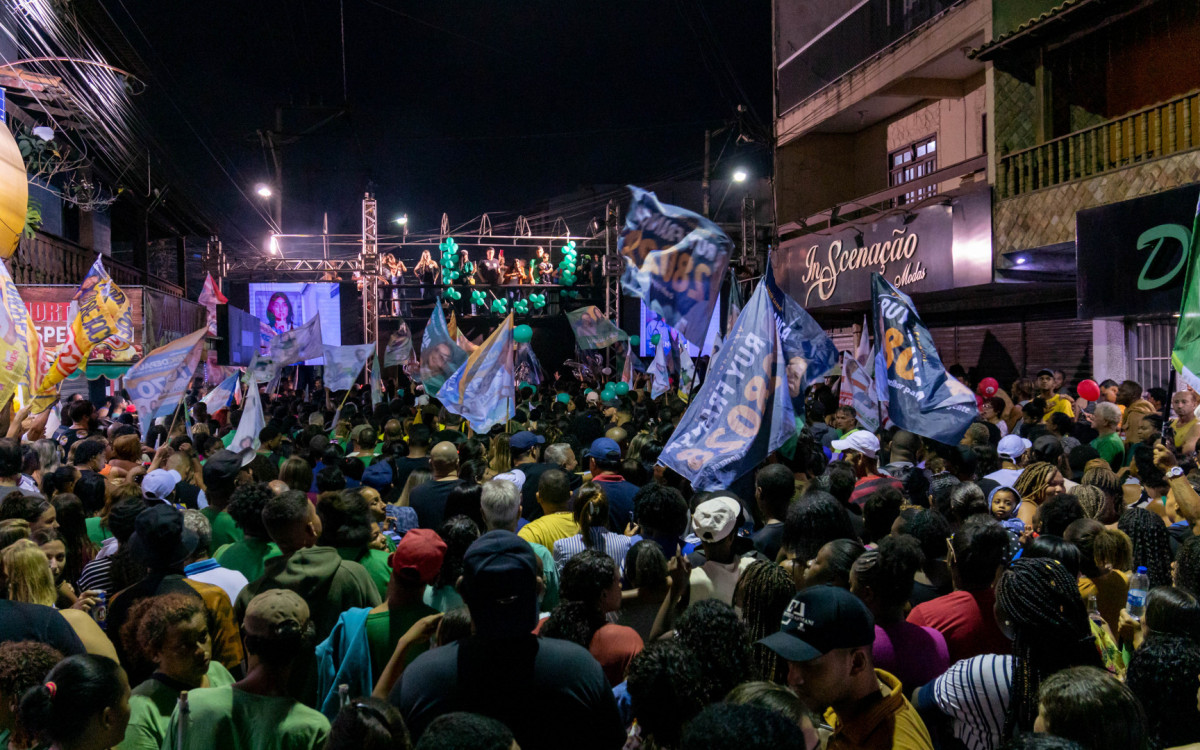 Comício de Magdala e Léo Mendes reúne multidão