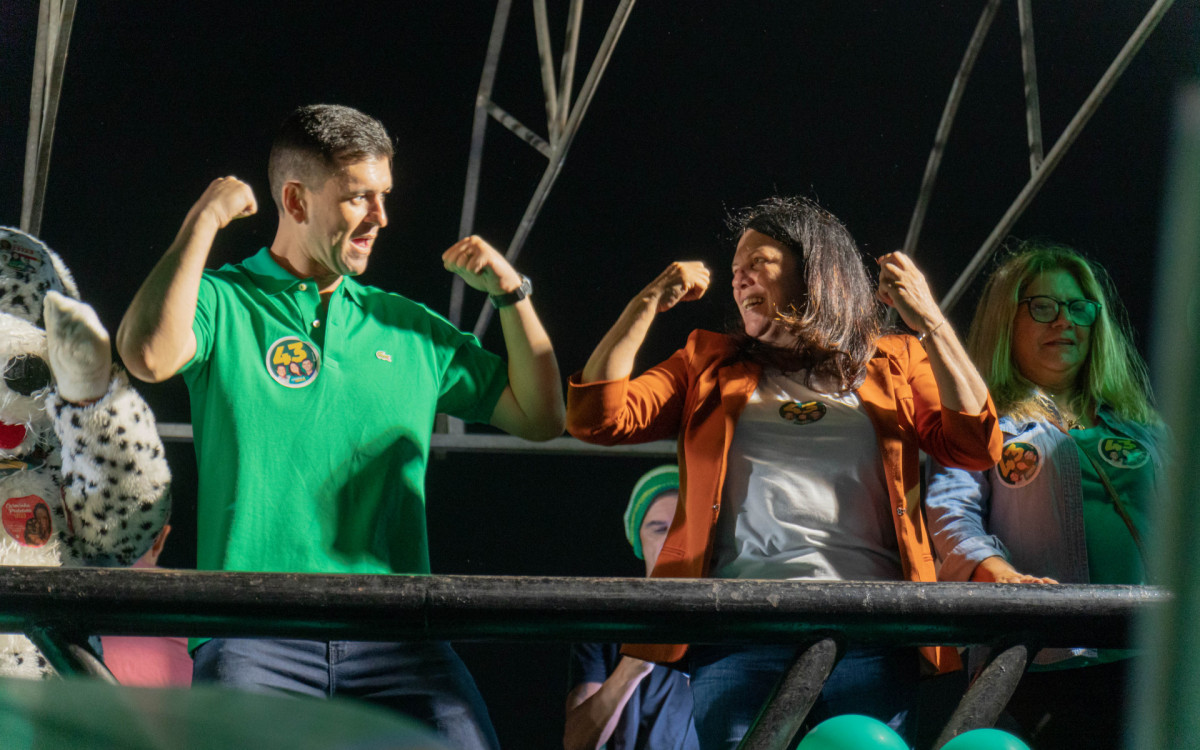 Comício de Magdala e Léo Mendes reúne multidão