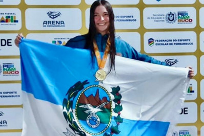 Nadadora campista faz bonito nos JEB's conquistando cinco medalhas