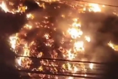 Defesa Civil interdita sete casas na Muzema após incêndio em área de mata