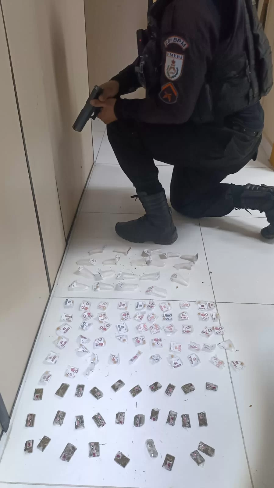 PM apreende entorpecentes no bairro Clube dos Engenheiros após fuga de criminoso