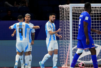 Argentina vence França e enfrenta Brasil na final da Copa do Mundo de Futsal