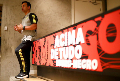 Técnico campeão da Libertadores sub-20 pelo Flamengo lamenta demissão ‘sem justificativa’