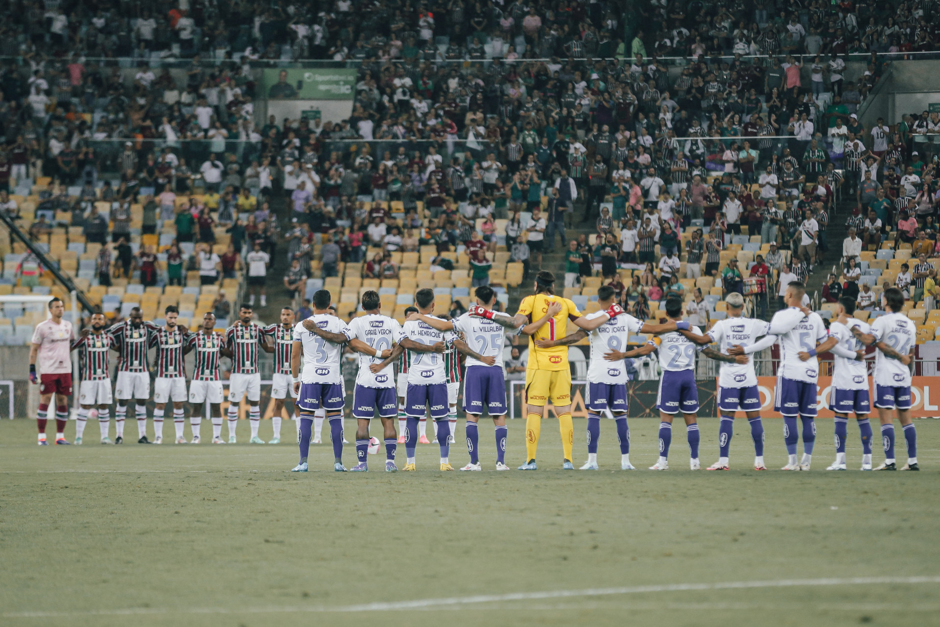 Foi respeitado um minuto de sil&ecirc;ncio antes do jogo entre Fluminense x Cruzeiro - Lucas Mercon/Fluminense