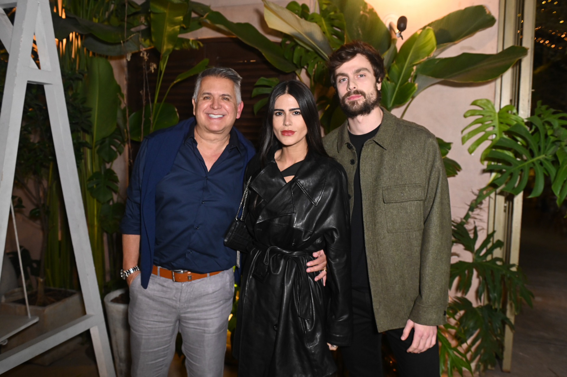 Orlando Morais e Antonia Morais com o namorado  - Marcelo Barretto / Agnews