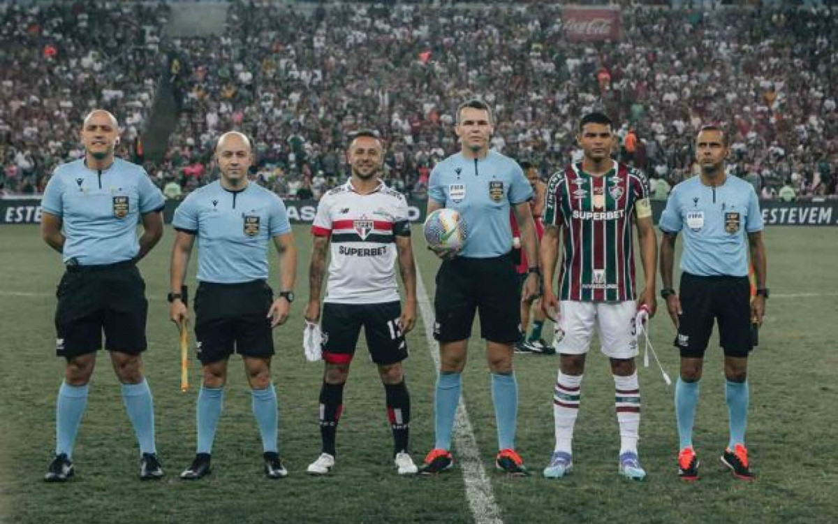 Rio de Janeiro, Brasil - 01/09/2024 - Estádio Maracanã -   
Fluminense enfrenta o São Paulo esta noite no Maracanã pela 25ª rodada do Campeonato Brasileiro 2024.
FOTO: LUCAS MERÇON / FLUMINENSE F.C.
.
IMPORTANTE: Imagem destinada a uso institucional e divulgação, seu
uso comercial está vetado incondicionalmente por seu autor e o
Fluminense Football Club.É obrigatório mencionar o nome do autor ou
usar a imagem.
.
IMPORTANT: Image intended for institutional use and distribution.
Commercial use is prohibited unconditionally by its author and
Fluminense Football Club. It is mandatory to mention the name of the
author or use the image.
.
IMPORTANTE: Imágen para uso solamente institucional y distribuición. El
uso comercial es prohibido por su autor y por el Fluminense FootballClub. 
És mandatório mencionar el nombre del autor ao usar el imágen.