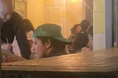 Bruno Mars curte barzinho em São Paulo 