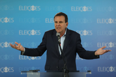 Líder absoluto nas pesquisas, Paes reconhece pontos a melhorar