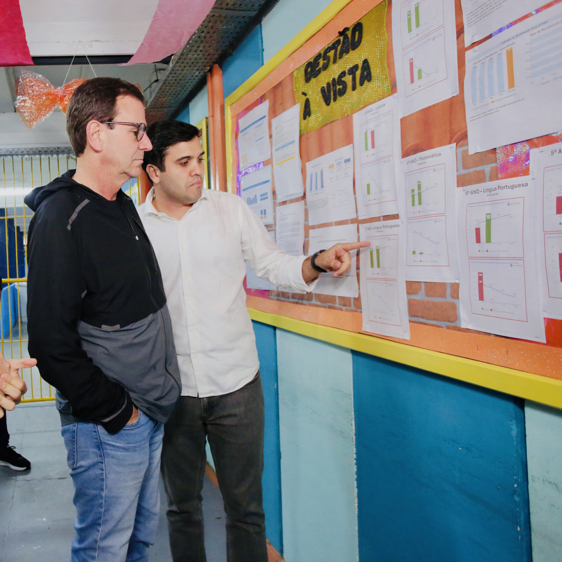 Eduardo Paes visitou Escola Municipal Roberto Coelho, em Santa Cruz, nesta sexta-feira (4) - Divulgação