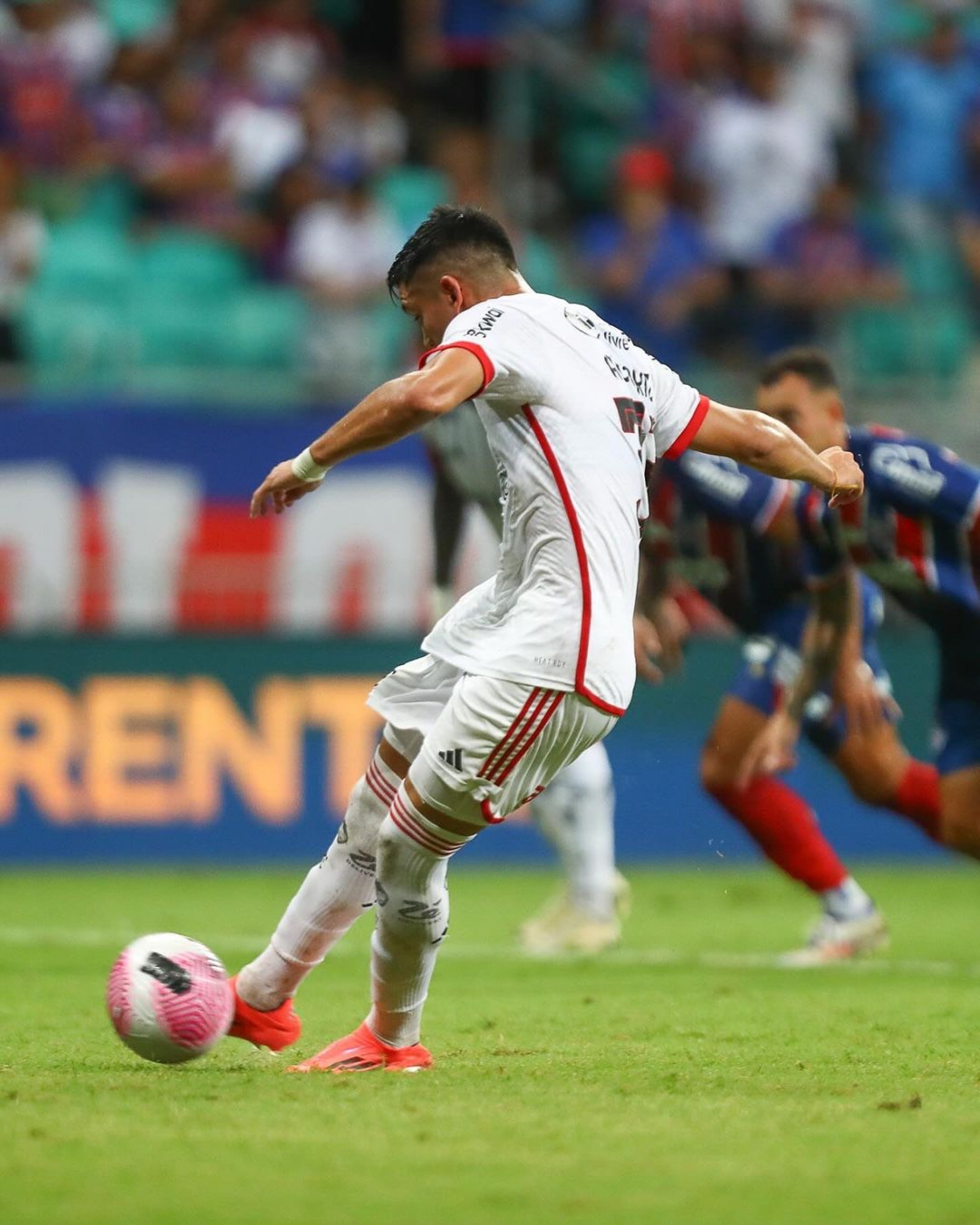 Cobran&ccedil;a de p&ecirc;nalti de Alcaraz em Bahia x Flamengo - Gilvan de Souza/Flamengo
