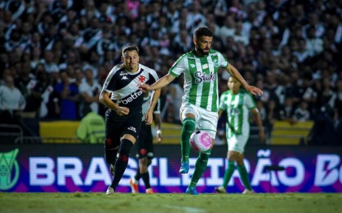 Em jogo movimentado, Vasco empata com Juventude e frustra torcida em São Januário