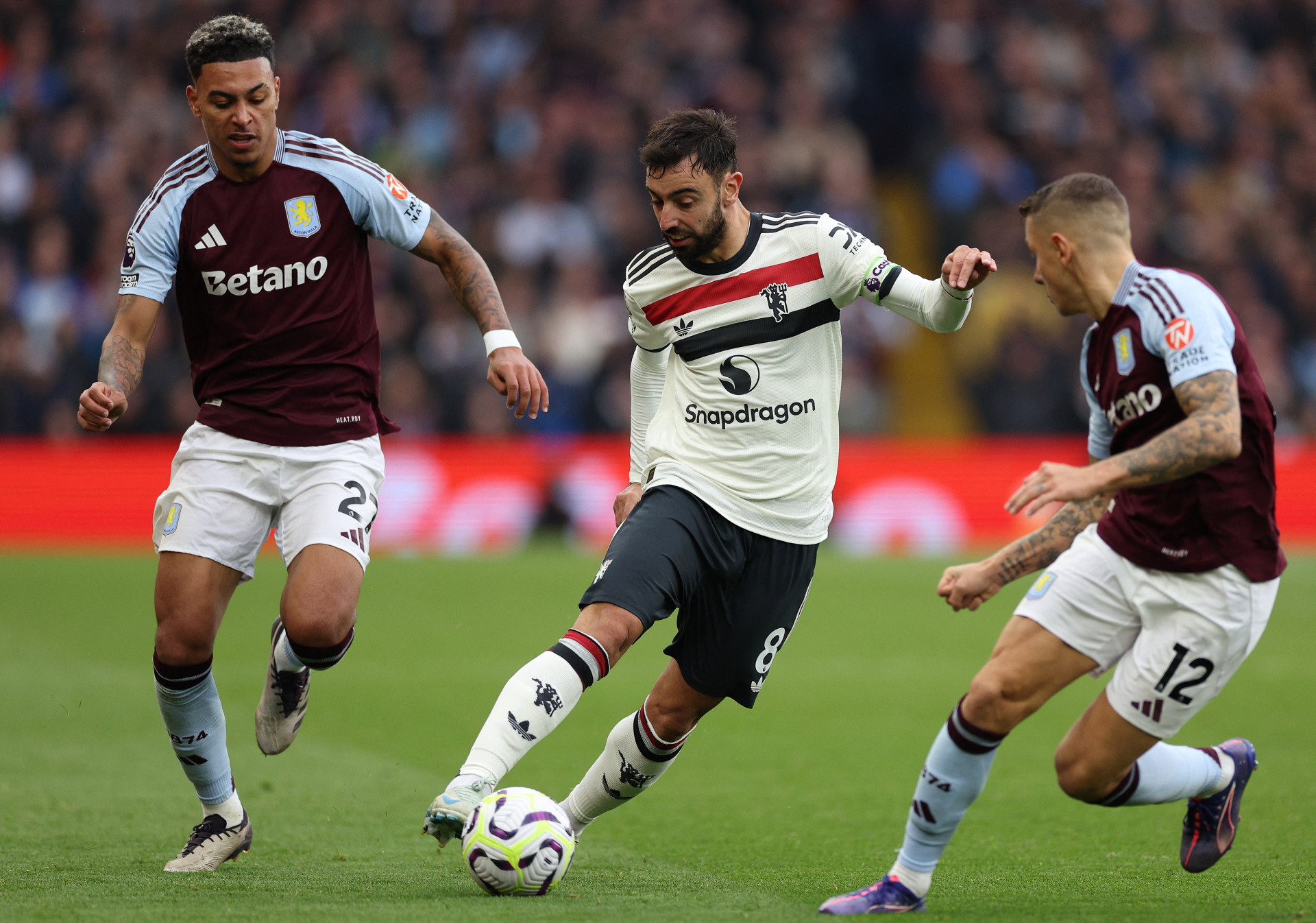 Aston Villa e Manchester United não saíram do zero - Adrian Dennis / AFP