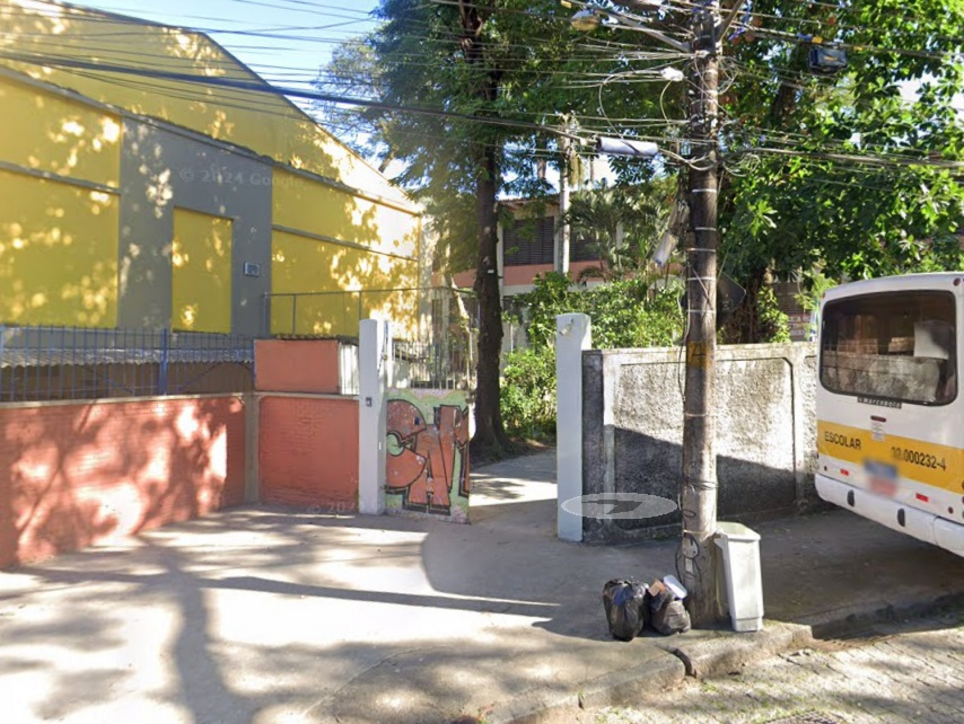 Escola Municipal Camilo Castelo Branco, no Jardim Botânico - Reprodução