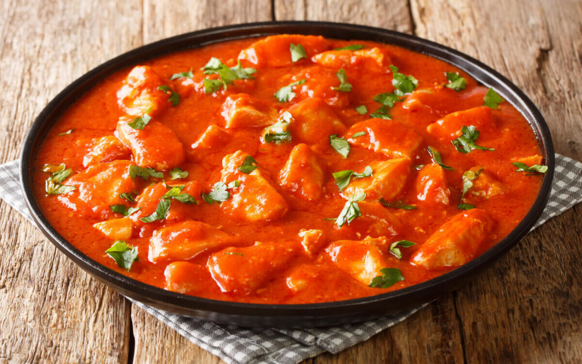 Frango com molho de tomate (Imagem: AS Foodstudio | Shutterstock)