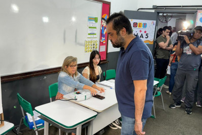 Cláudio Castro vota na Barra da Tijuca: 'Cético com essa questão de pesquisa eleitoral'