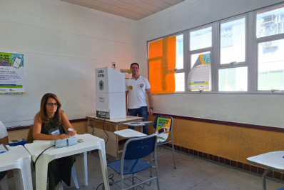 Ramagem chega no primeiro horário para votar e mostra confiança: 'Forte para o segundo turno'