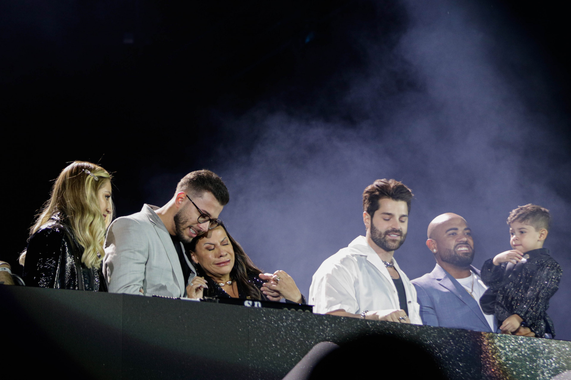 Filho, mãe e irmão de Marília Mendonça sobem ao palco com Alok no evento em homenagem à cantora - Van Campos / AgNews