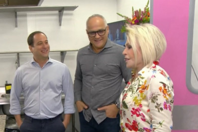 Ana Maria Braga presta homenagem a Tom Veiga em nova cozinha do 'Mais Você'