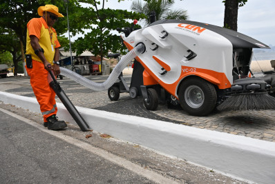 Cidade recebe novas máquinas de limpeza urbana