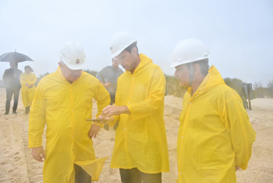 Prefeito de Niterói vistoria obras na Região Oceânica