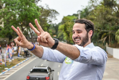 Candidato do PL vai ao segundo turno em cidade paulista mesmo após Bolsonaro 'jogar contra'