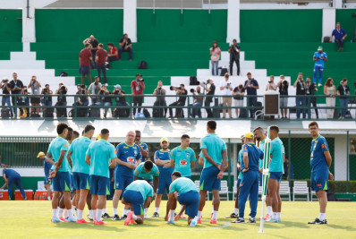 Dorival comanda primeiro treino da Seleção antes do jogo contra o Chile