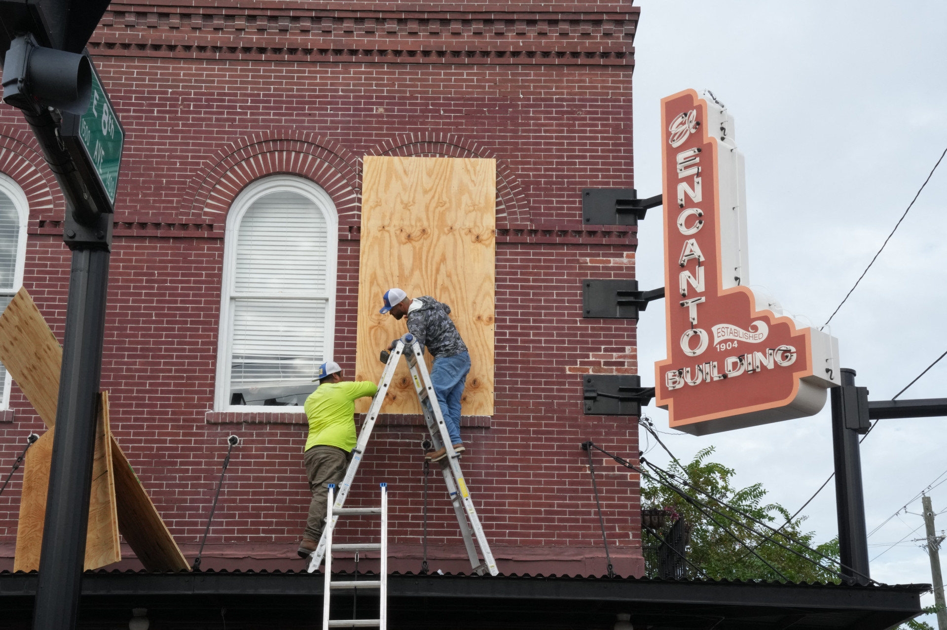 Moradores da Flórida se preparam para a chegada do furacão Milton - AFP