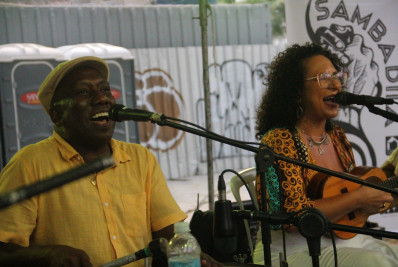 Mingo Silva recebe Gabrielzinho do Irajá em feira popular