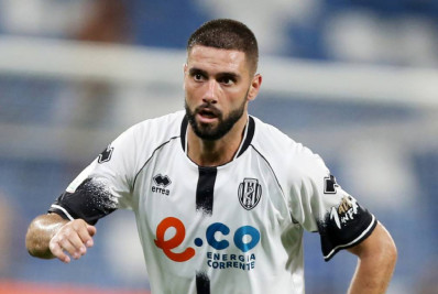 Zagueiro pega 10 jogos de suspensão por chamar atacante sul-coreano de 'Jackie Chan'