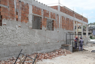 Nova clínica de Neves já começa a tomar forma